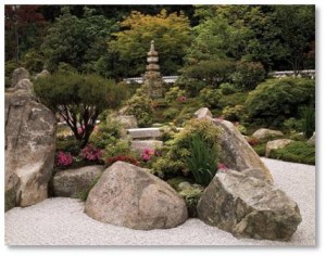  “Tenshin-en” the “Garden of the Heart of Heaven,” occupies a small but beautiful space behind the Museum of Fine Arts. 