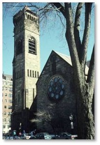 The church itself was designed by Henry Hobson Richardson in 1869 in the Greek cross design. It was his third church and his first important Boston commission, awarded to him by the Brattle Square Unitarian Church. The church’s congregation, which had once included John Hancock and both Presidents Adams as well as governors and chief justices of the Commonwealth, was declining in a neighborhood that had become commercialized. (Brattle Street is now gone, demolished when Government Center was created.) 