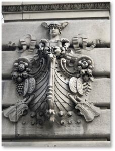 Ship's prow, boat carving, Cunard Building, 126 State Street, Boston, Peabody and Stearns